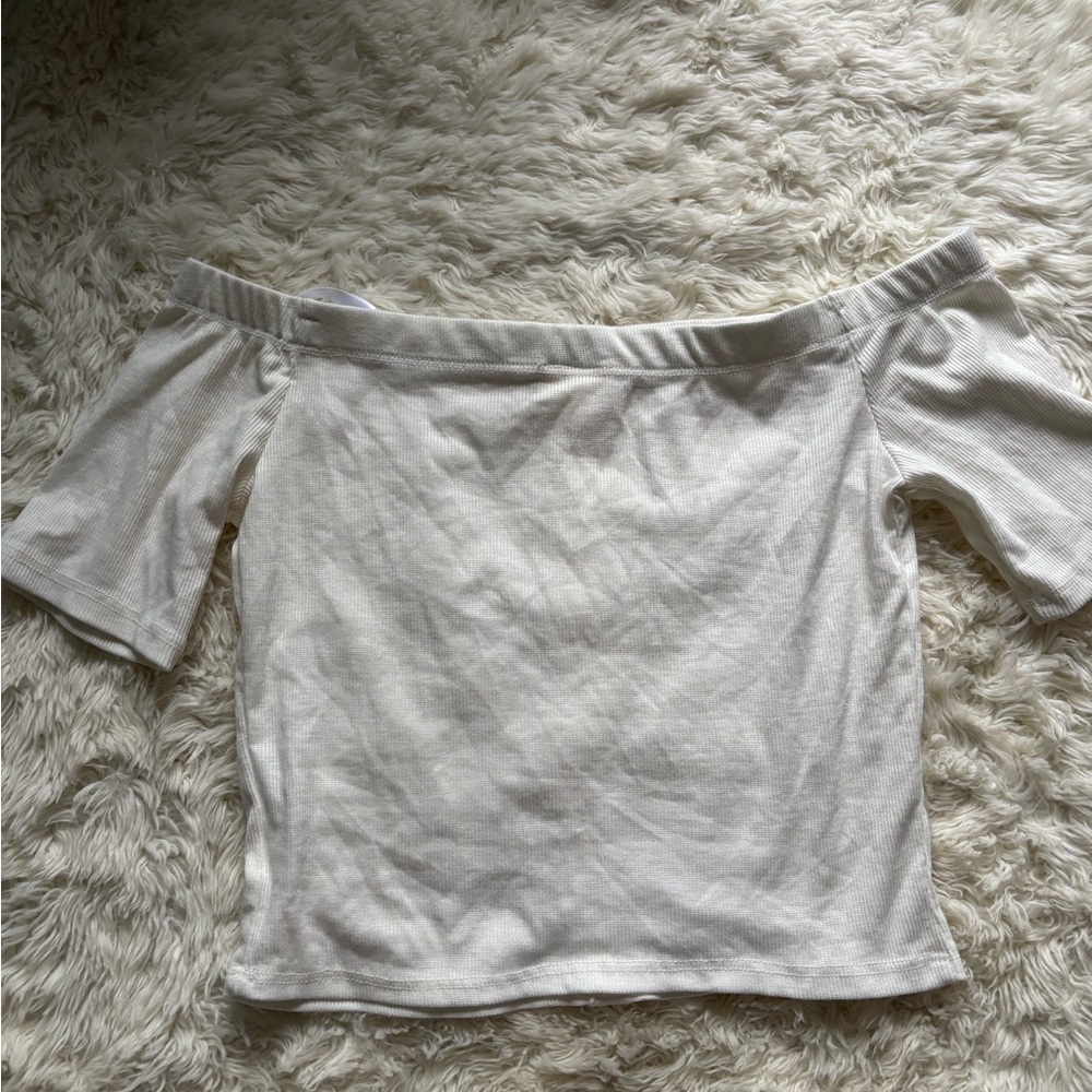 Off-Shoulder Buttoned White Crop Top - image 5